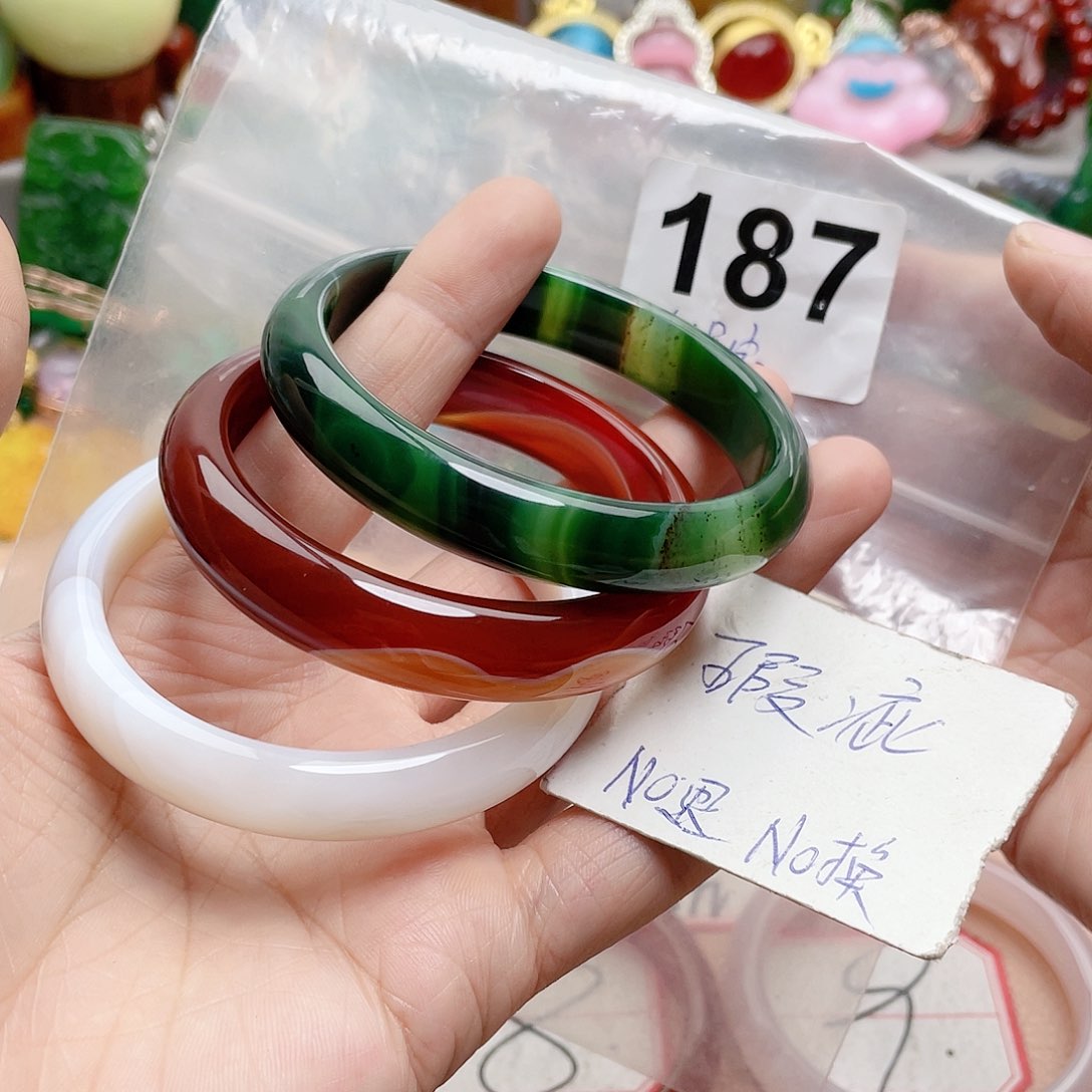 合金颈饰玛瑙/玉髓好*情