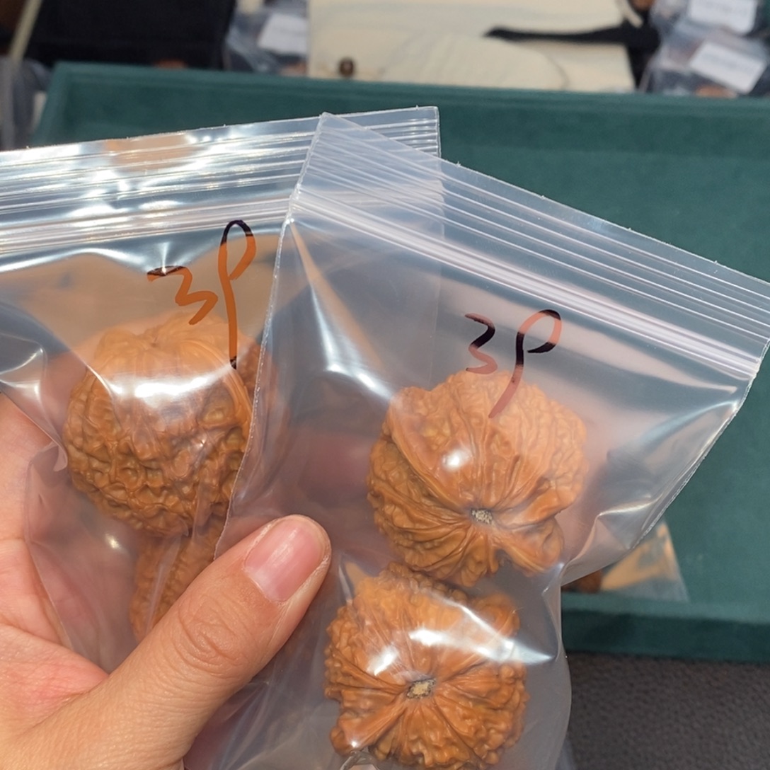 文玩核桃吊坠39血麒麟