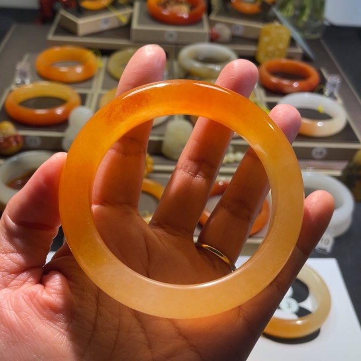 石英质玉未镶嵌手镯