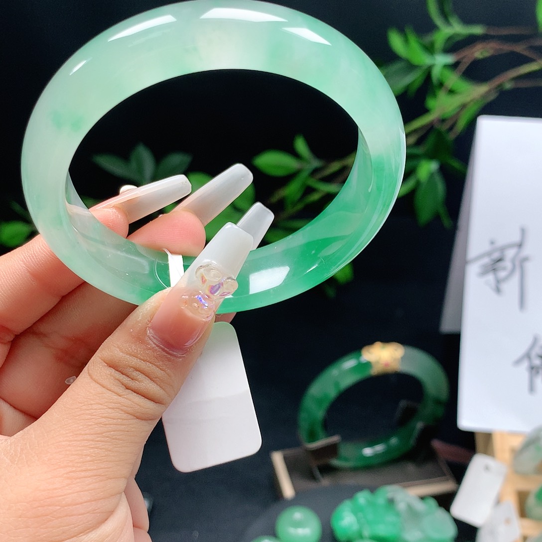 石英质玉镯子未镶嵌一***吨