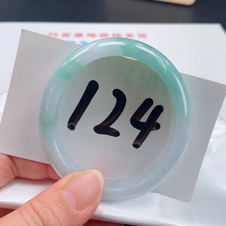 翡翠手镯未镶嵌正