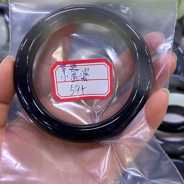 幸***婆蛇纹石玉未镶嵌手镯