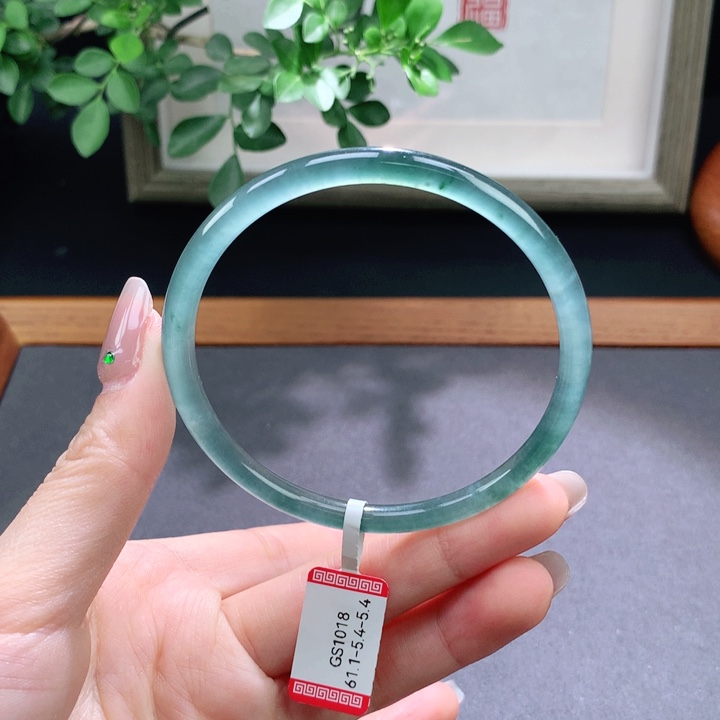 翡翠手镯未镶嵌天然翡翠手镯