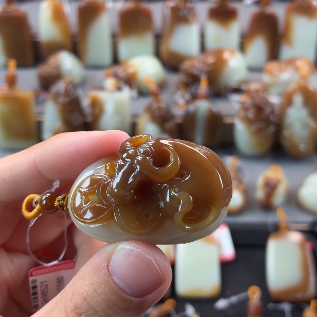 大***司和田玉未镶嵌颈饰