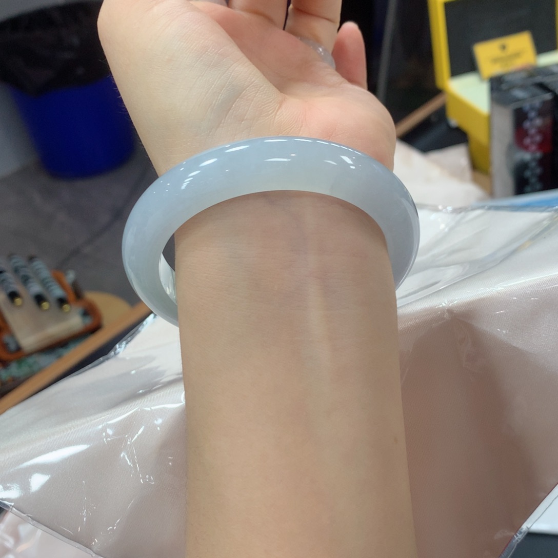 翡翠未镶嵌手镯买断