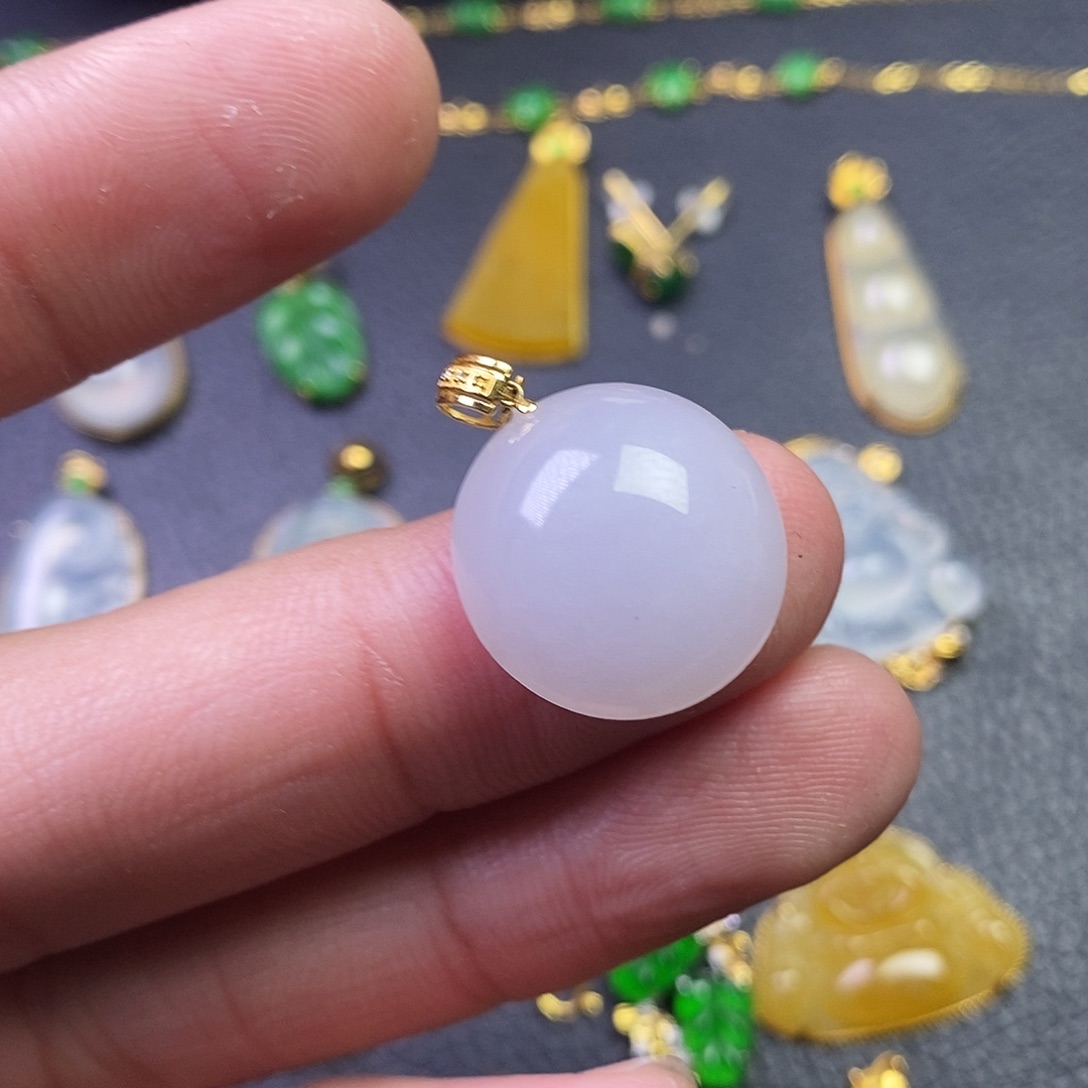 颈饰18K金镶嵌翡翠