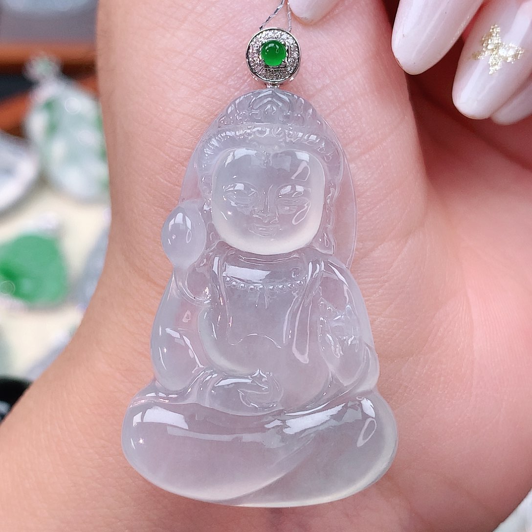 颈饰18K金镶嵌翡翠观音