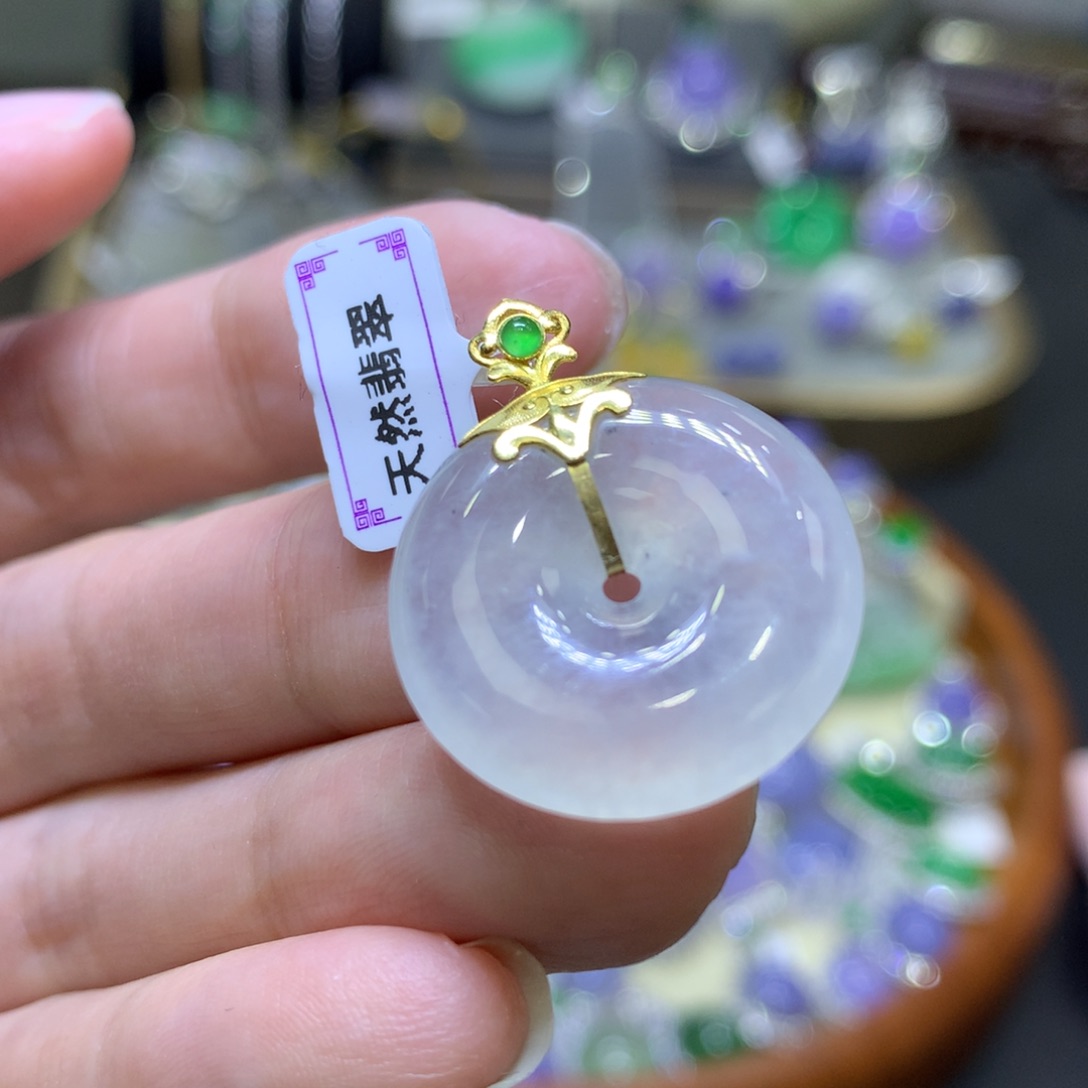翡翠颈饰18K金镶嵌翡翠吊坠项链