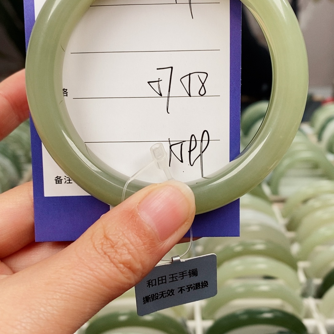 和田玉未镶嵌手镯微色差14