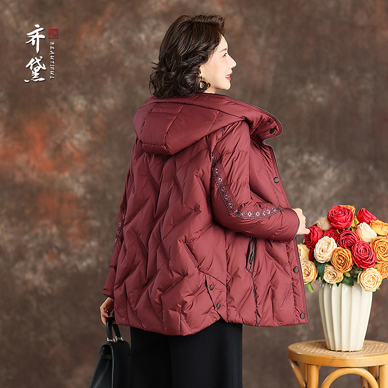 【齐黛】高端中老年人羽绒服女妈妈鹅绒加厚连帽加厚保暖外套Y25675