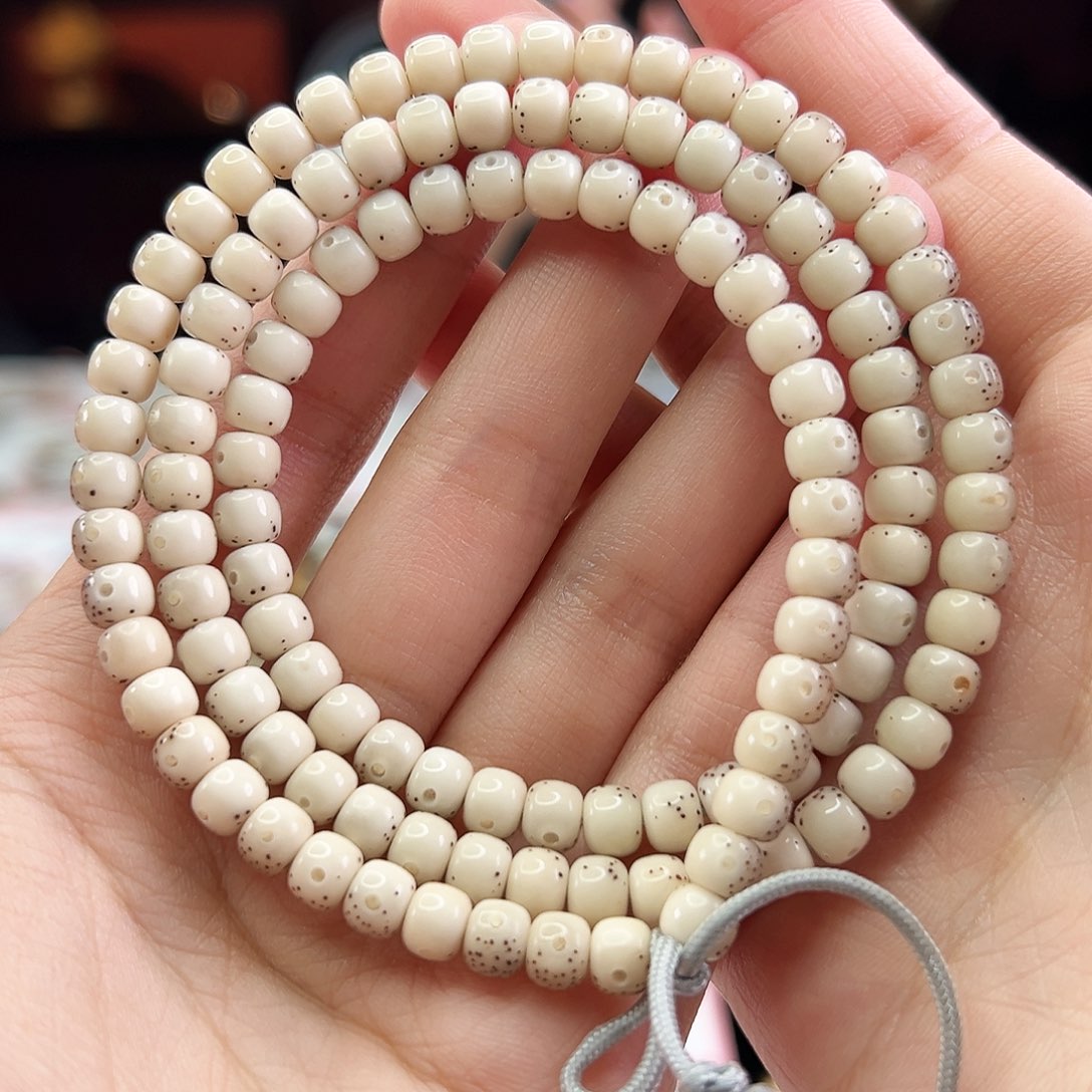 手串星月菩提Fqh6*5玉化粉冰 百分之70-80留白 针尖星