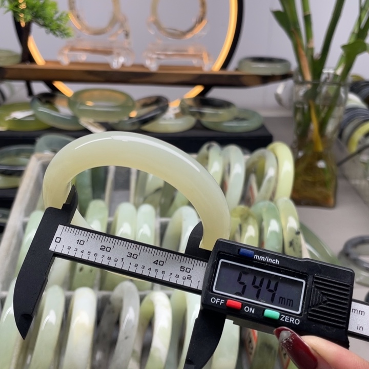 蛇纹石玉手镯未镶嵌167