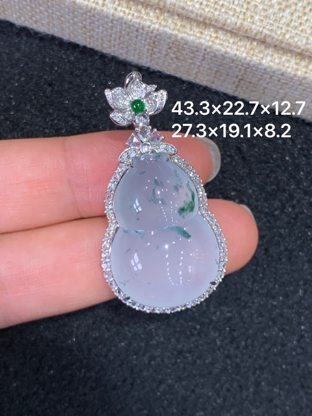 18K金镶嵌天然缅甸翡翠冰种飘花葫芦吊坠