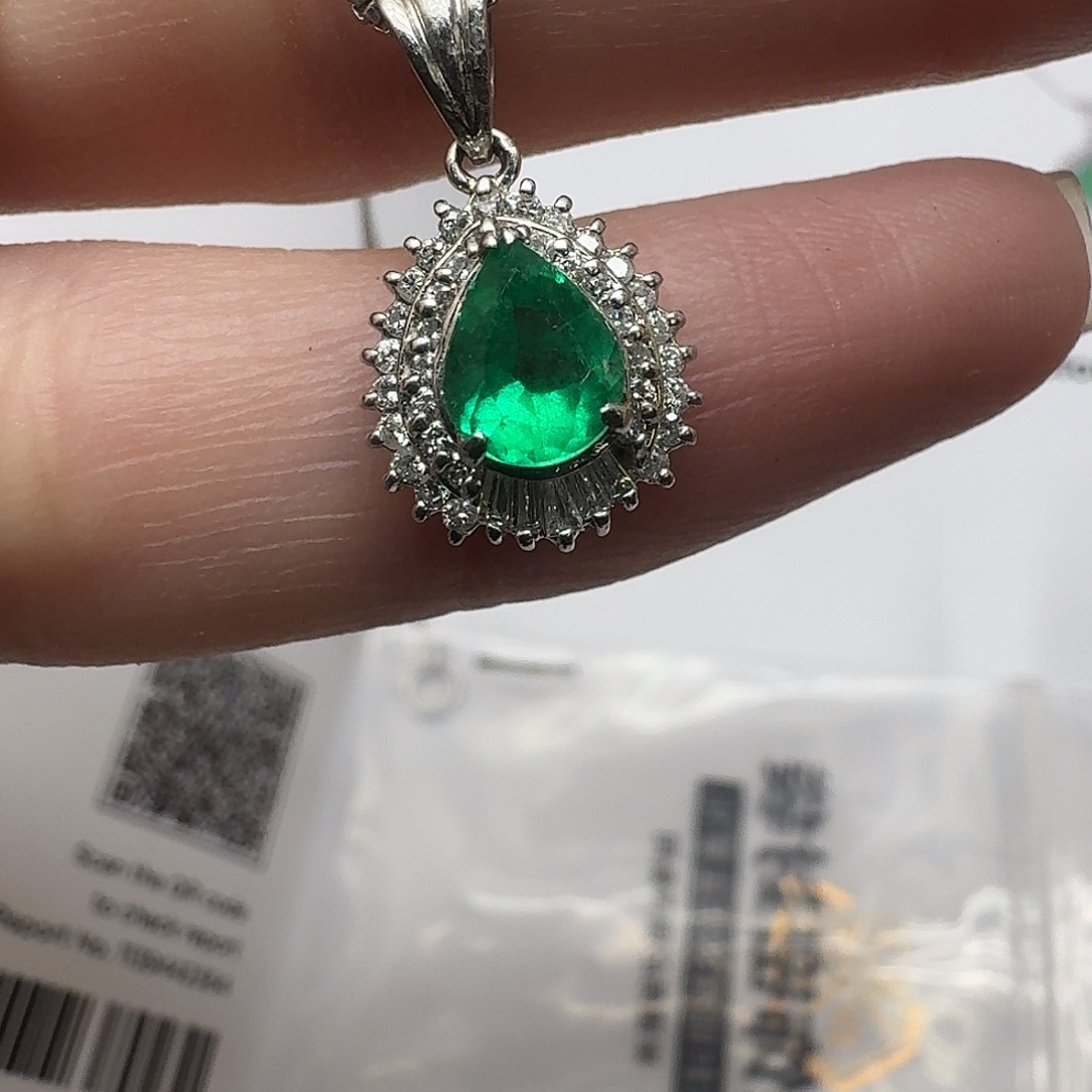 祖母绿颈饰未镶嵌