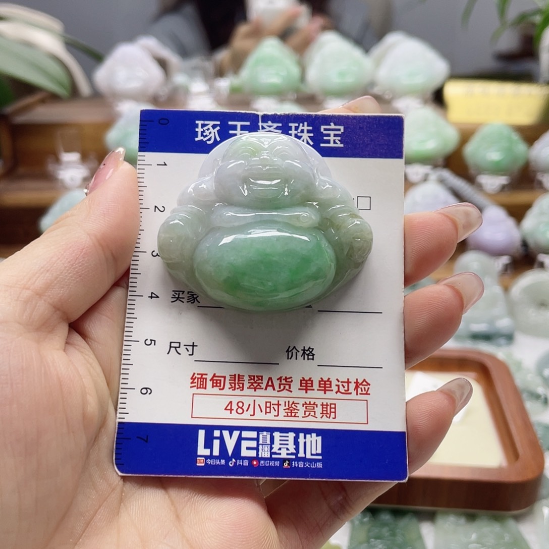 颈饰未镶嵌翡翠！佛公