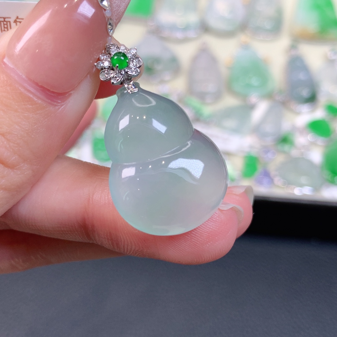 翡翠18K金镶嵌颈饰