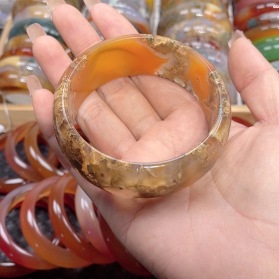 玛瑙/玉髓手镯未镶嵌63