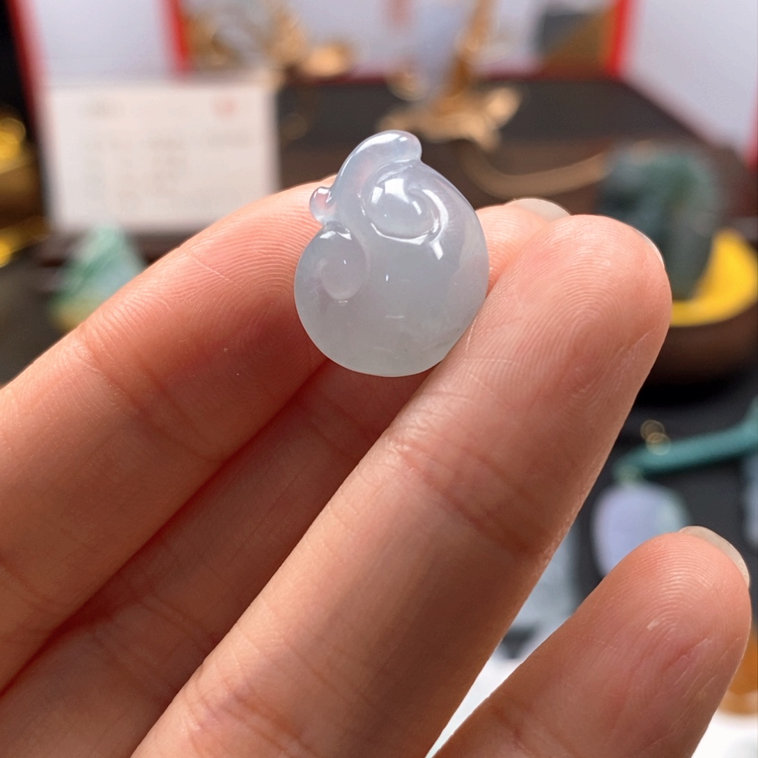 翡翠颈饰未镶嵌如意