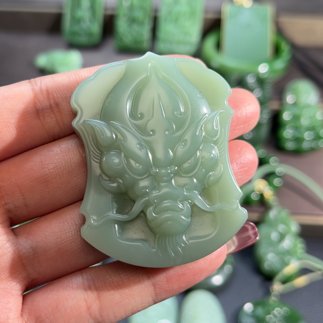 和田玉颈饰未镶嵌粉青龙牌定制