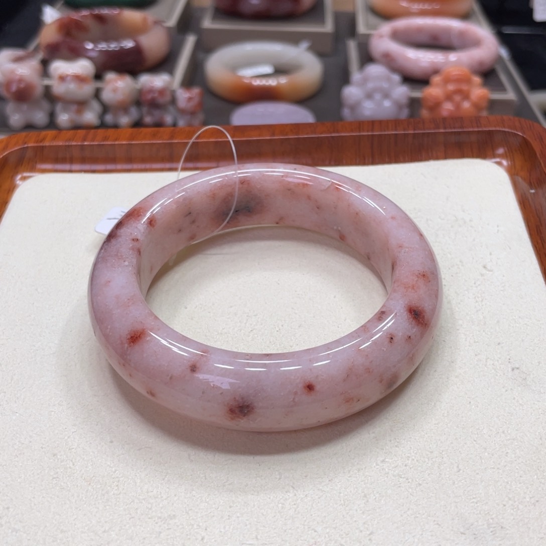 未镶嵌手镯石英岩玉