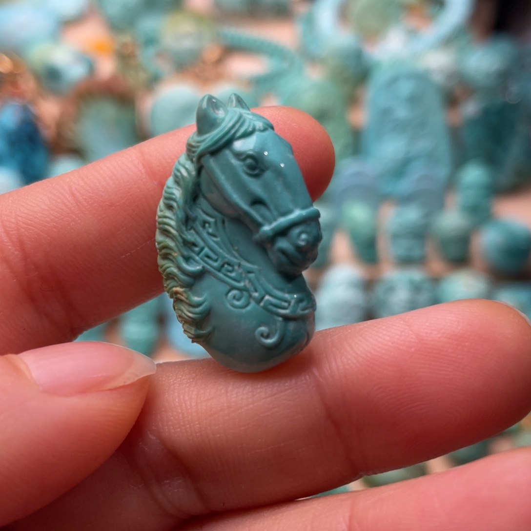 绿松石未镶嵌颈饰