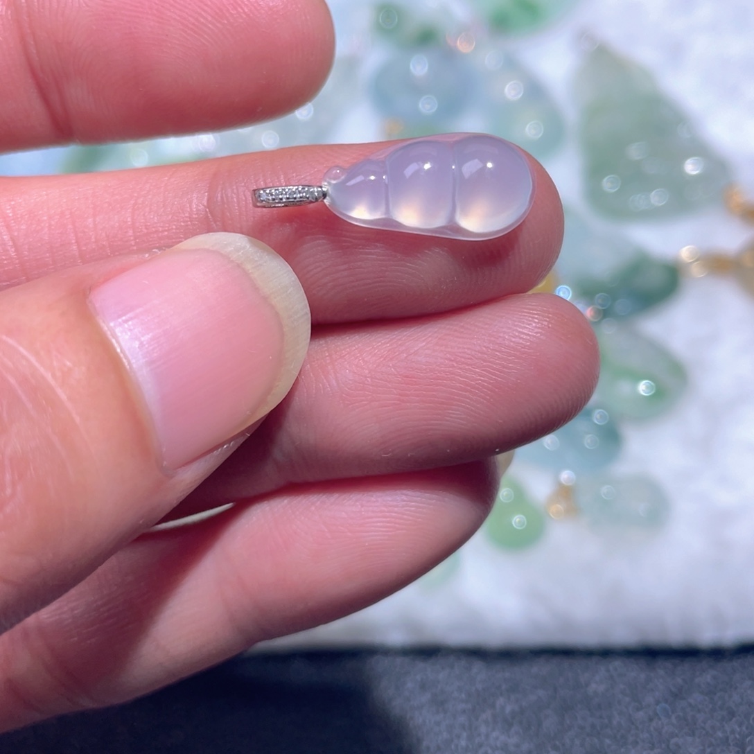 翡翠18K金镶嵌颈饰翡翠