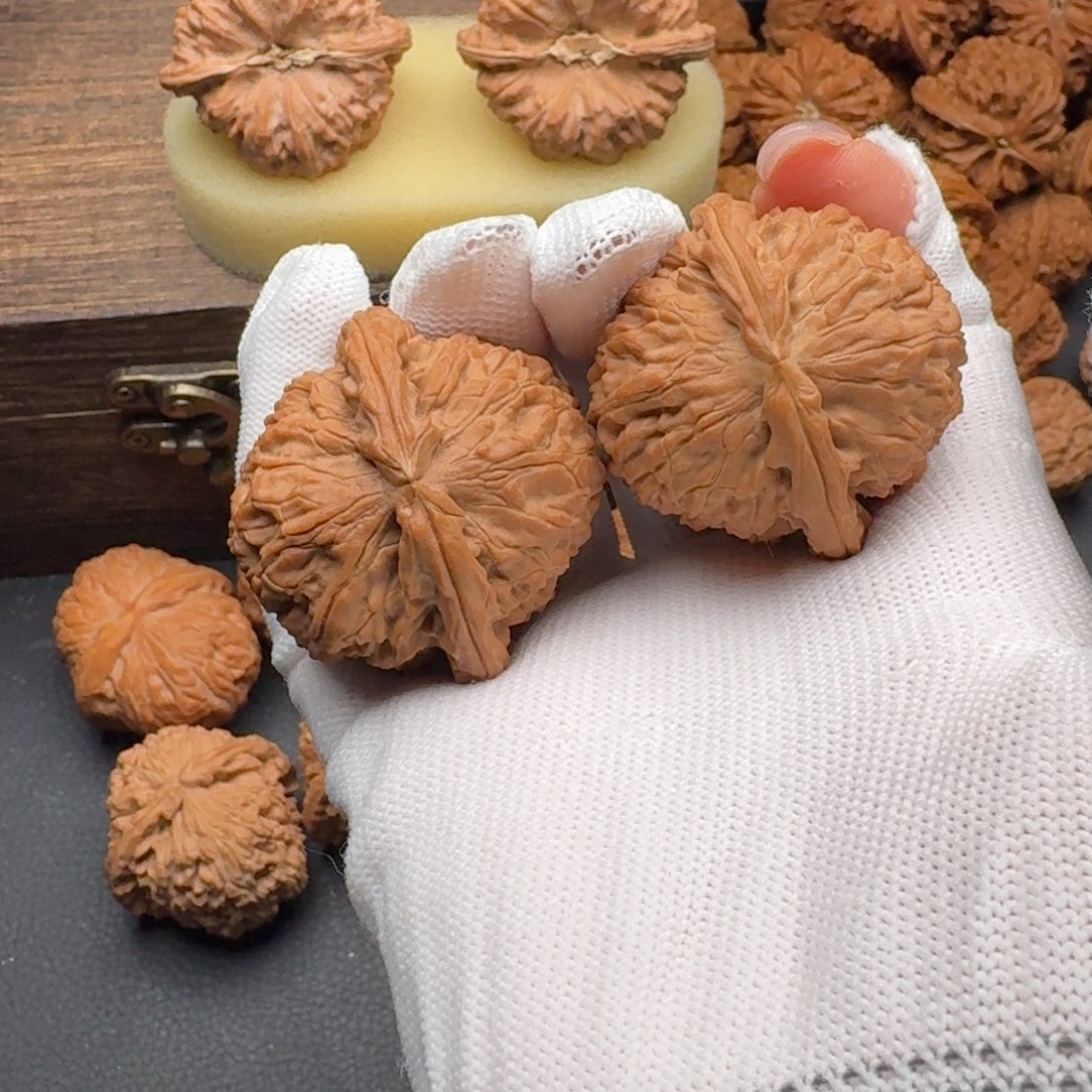 文玩核桃吊坠41白狮子4749