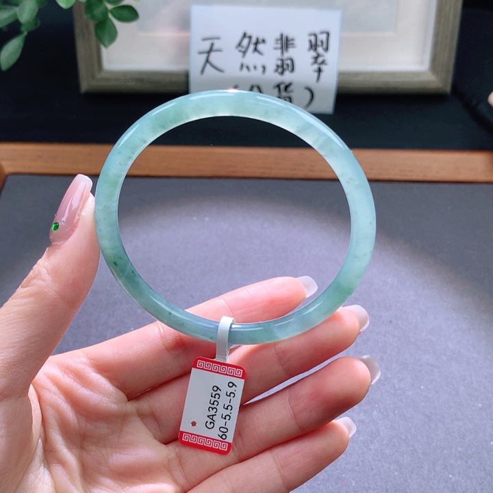 翡翠手镯未镶嵌天然翡翠手镯