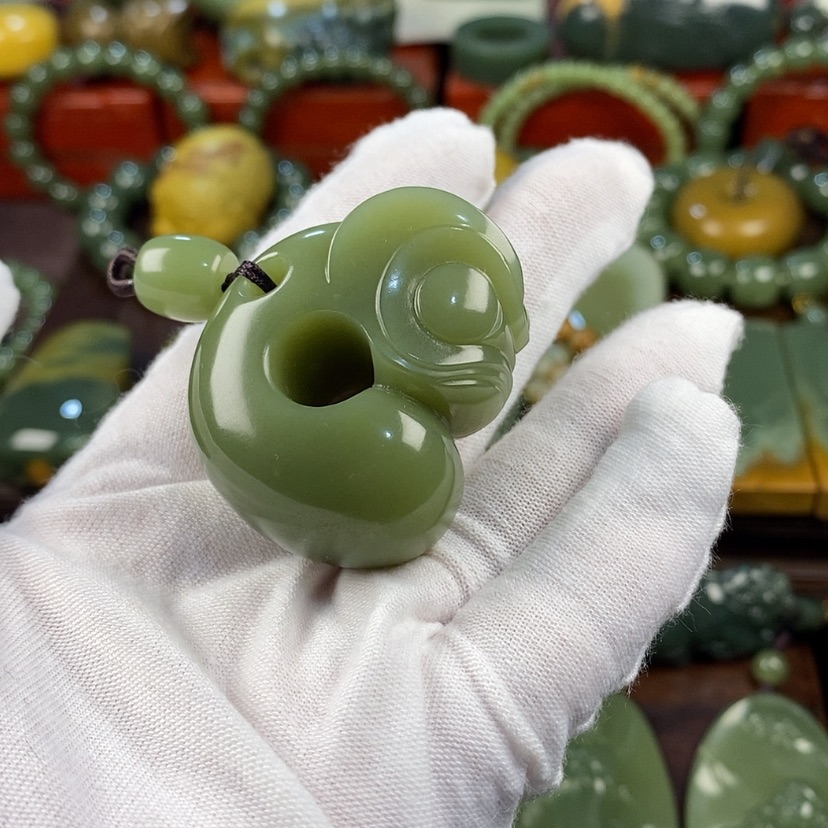 【闪购商品】岫岩老玉（透闪石质玉）颈饰未镶嵌