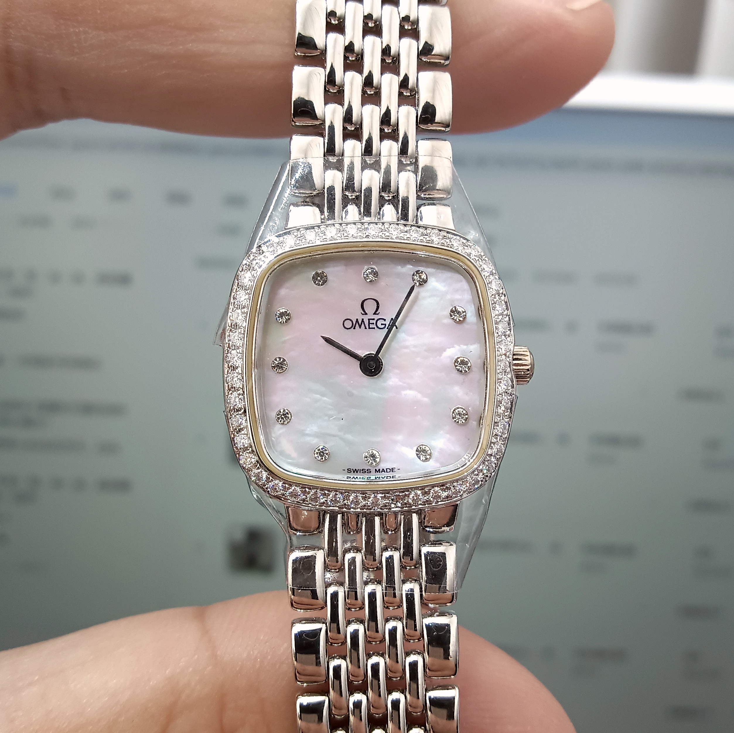 95新 Omega/欧米茄 石英表后镶钻盘21腕16/256104389