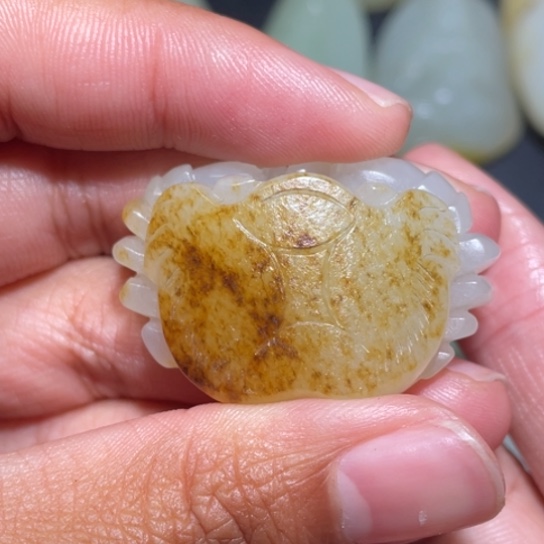 和田玉挂件未镶嵌幸**?