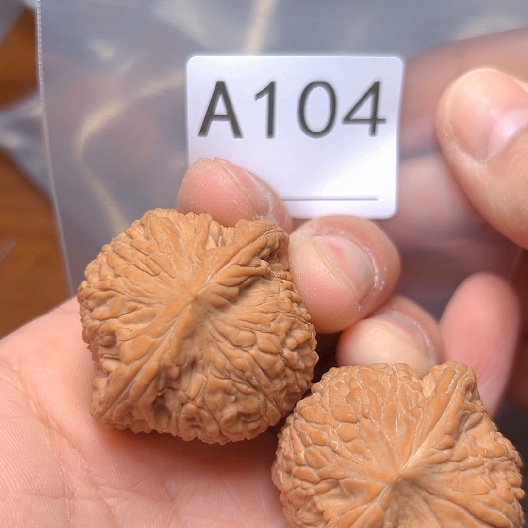 文玩核桃吊坠41➕ 泥鳅背