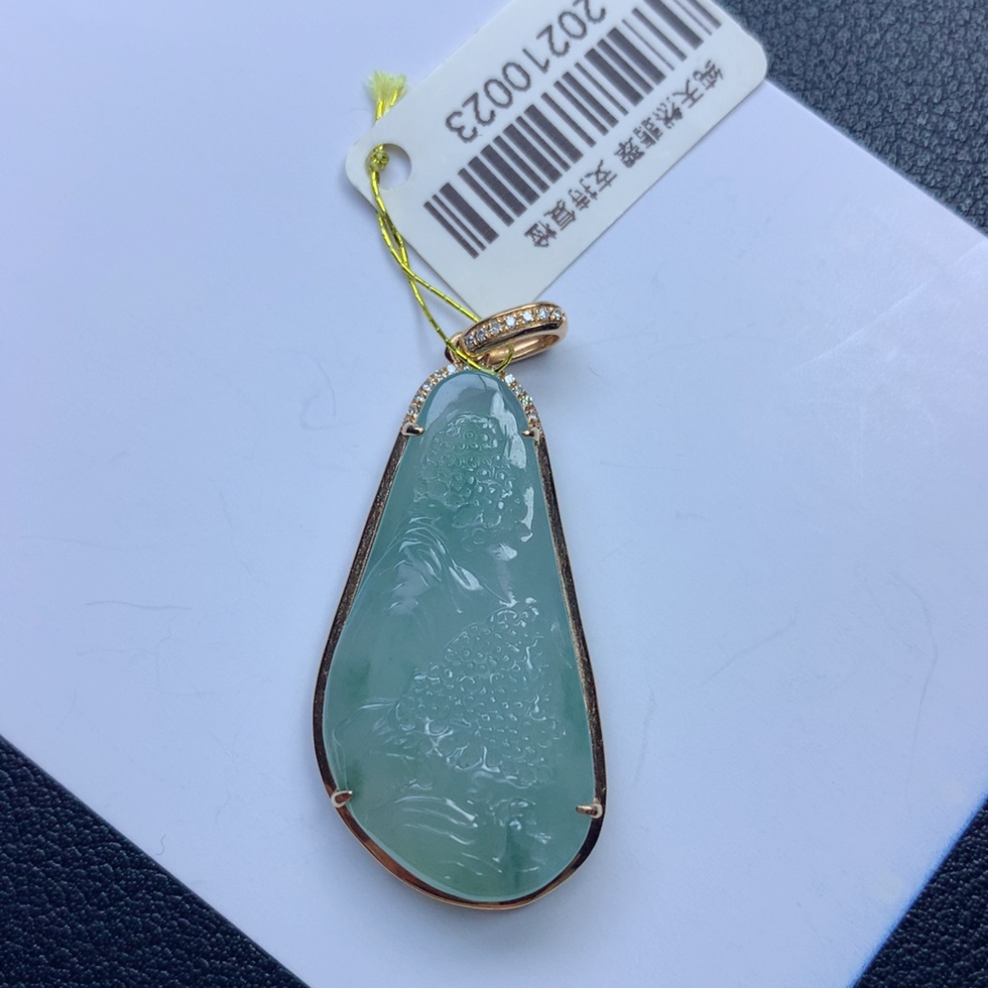 翡翠颈饰未镶嵌山水牌