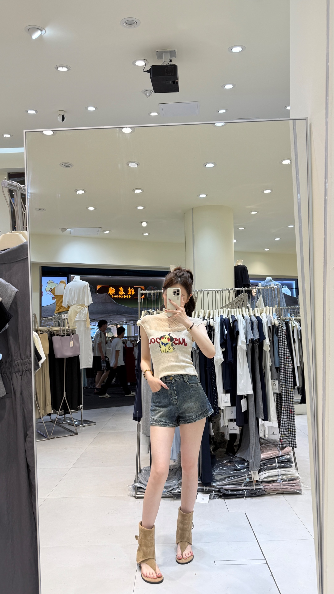 卡通狗狗字母印花修身针织包肩袖镂空小衫