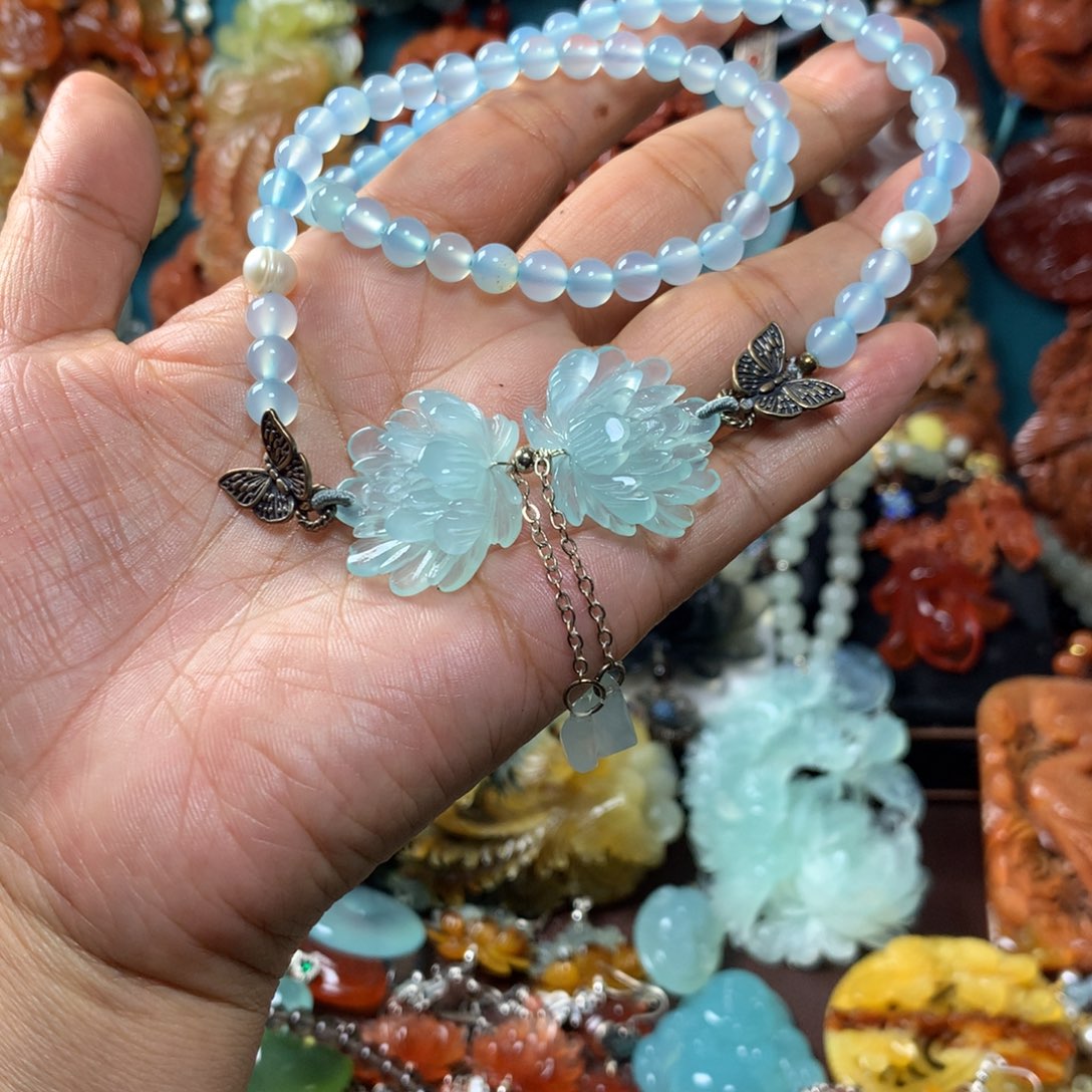 蛇纹石玉挂坠未镶嵌