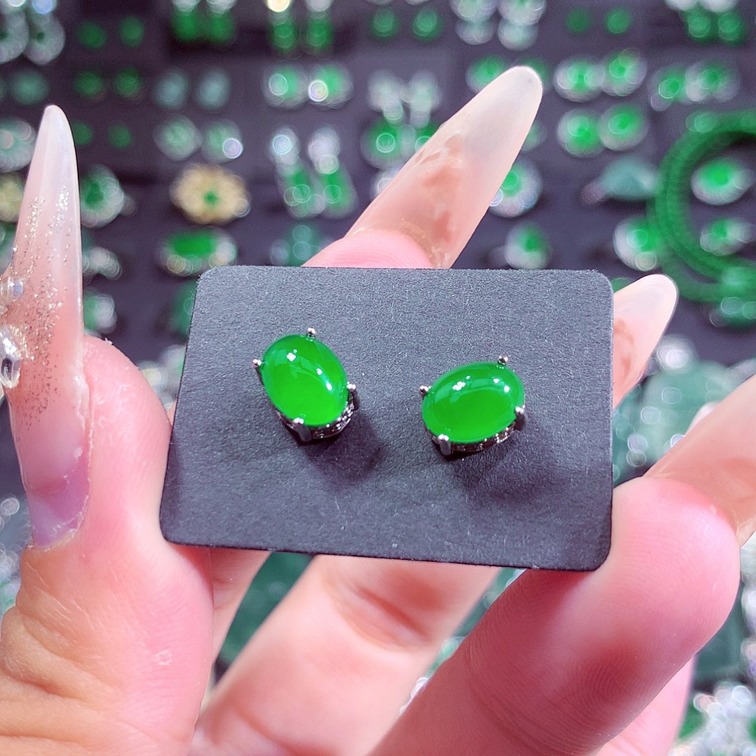 翡翠未镶嵌颈饰挂件