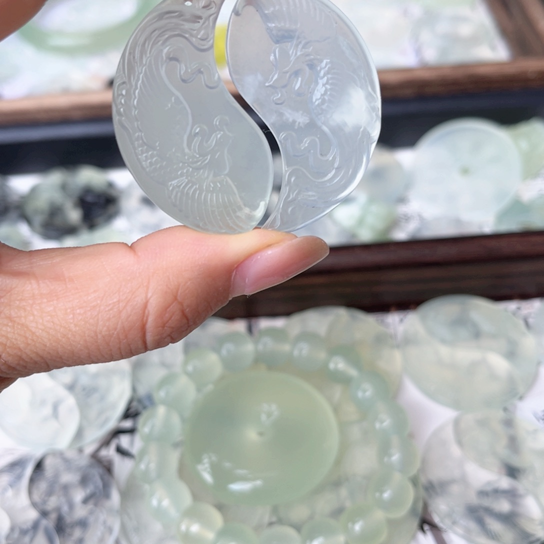 未镶嵌蛇纹石玉颈饰双凤