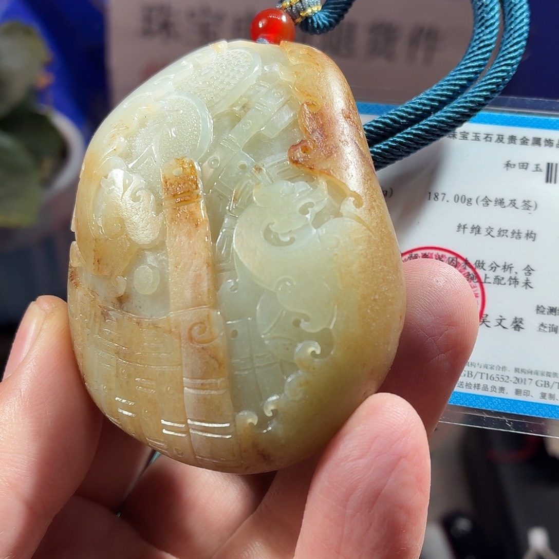 和田玉（糖玉）钛钢颈饰
