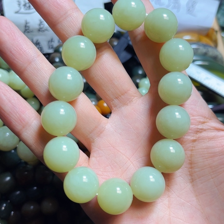 岫岩老玉（透闪石质玉）颈饰未镶嵌