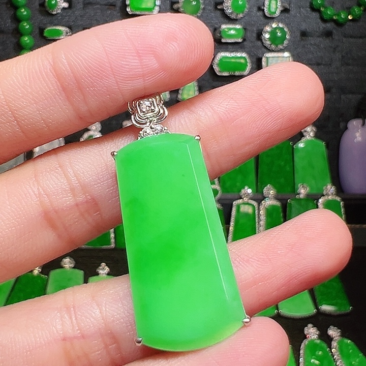 翡翠吊坠(不含链)18K金镶嵌