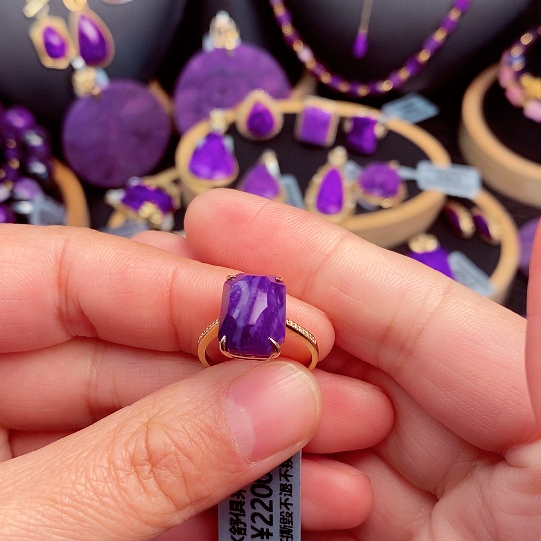 苏纪石（舒俱来）戒指18K金镶嵌