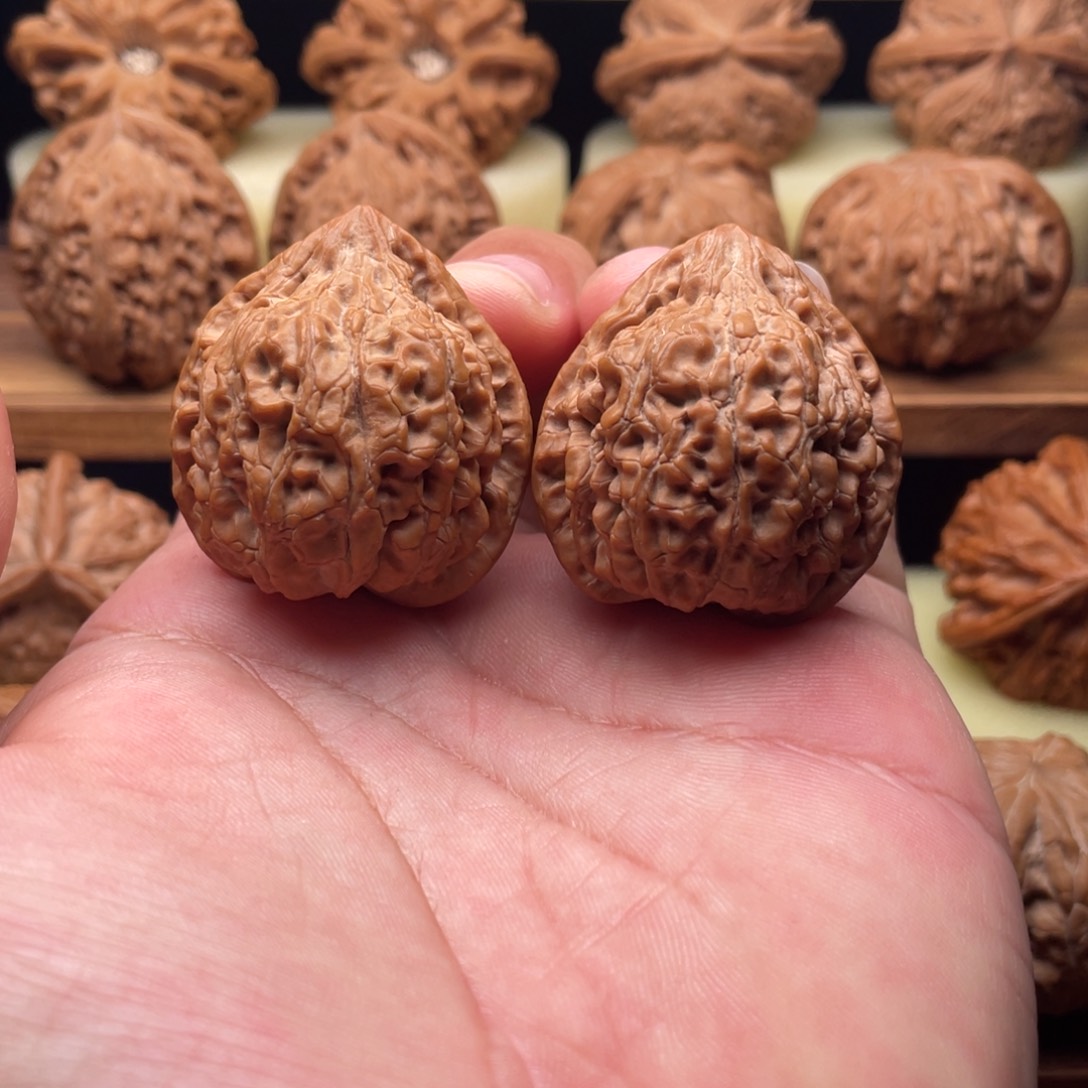 文玩核桃吊坠35全品坐佛