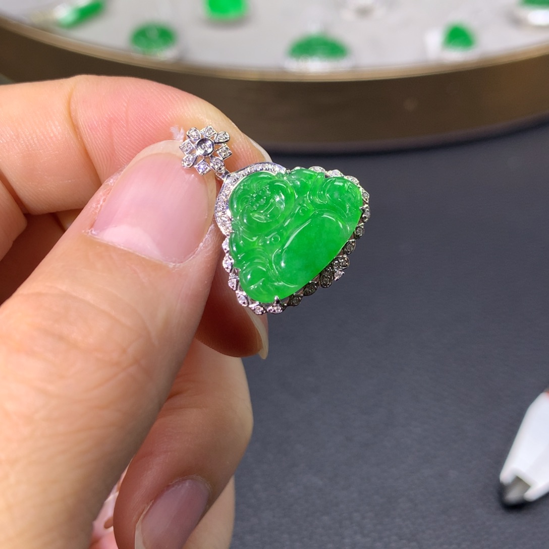 翡翠颈饰18K金镶嵌翡翠