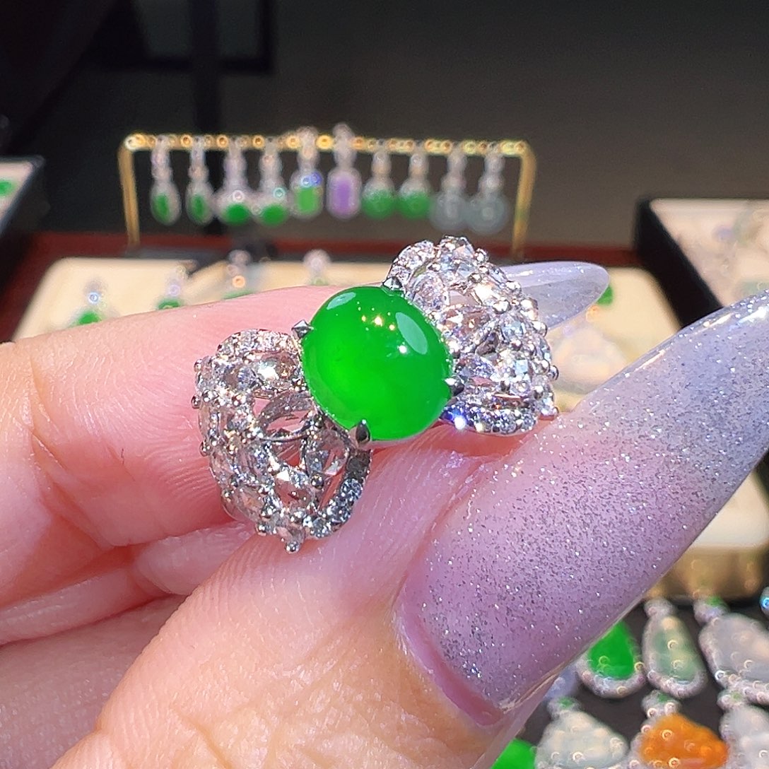 翡翠戒指18K金镶嵌翡翠