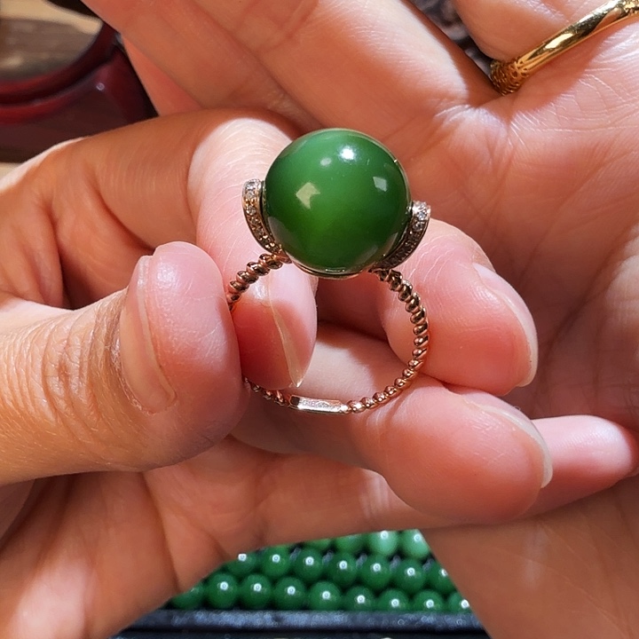 和田玉（碧玉）18K金镶嵌戒指俄碧 绿猫眼