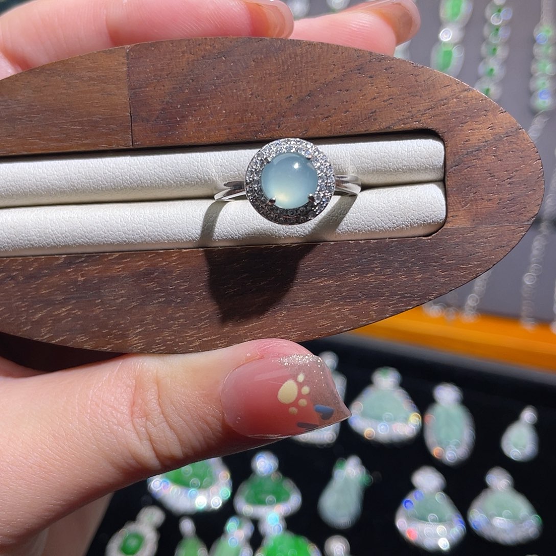 未镶嵌戒指翡翠戒指