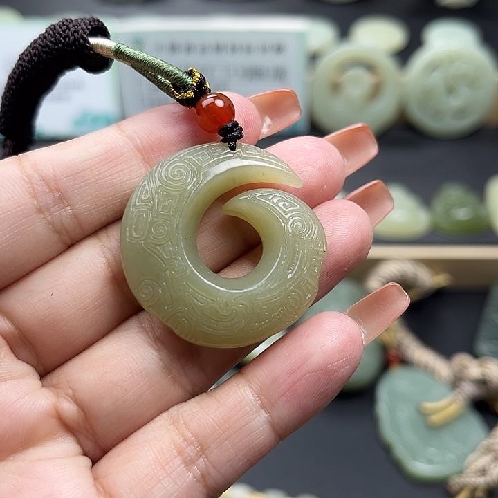 颈饰未镶嵌和田玉