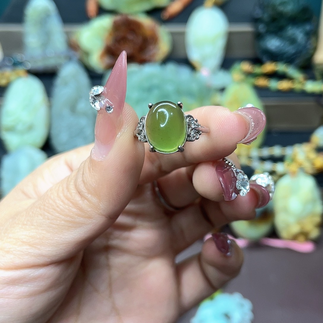 蛇纹石玉挂件未镶嵌