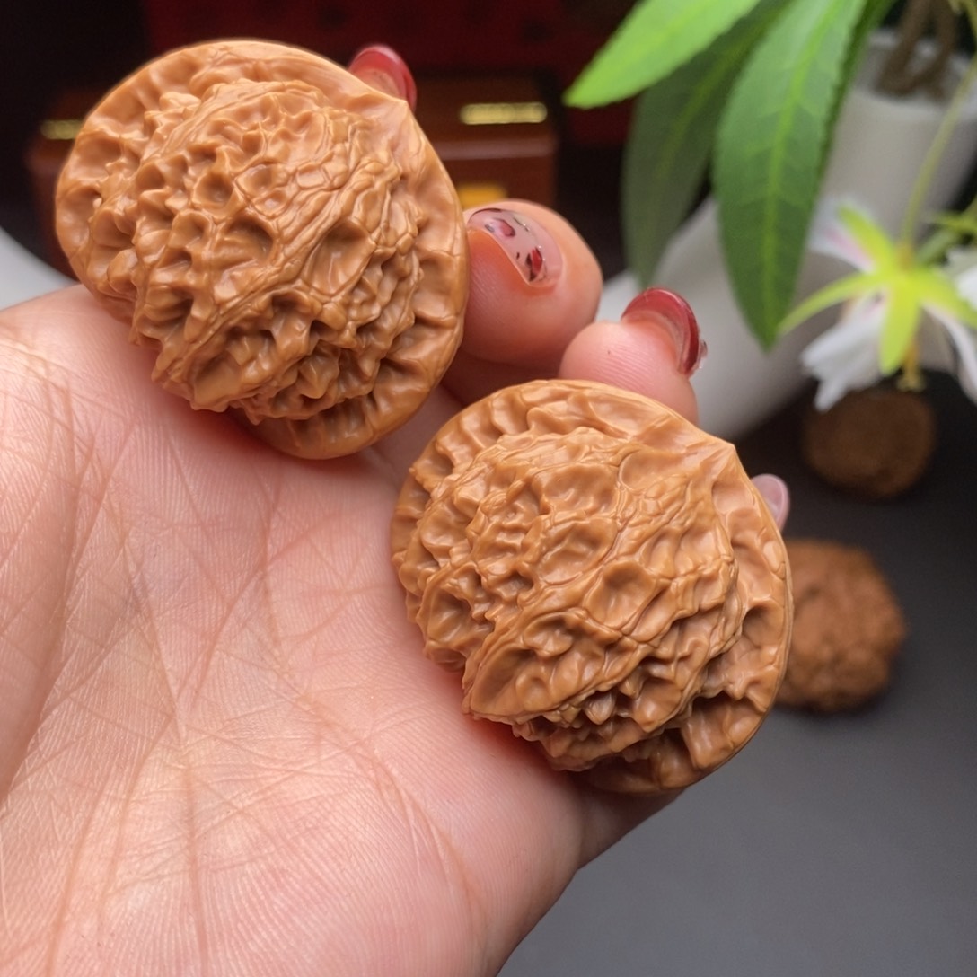 文玩核桃把件M****_宫灯