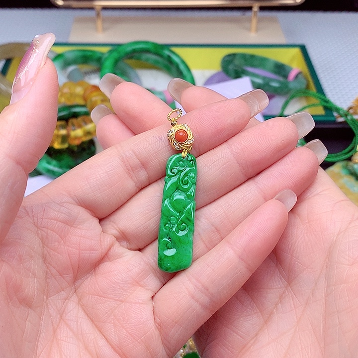 翡翠颈饰银S925镶嵌翡翠